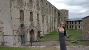 amateur pic Boobies and a castle!