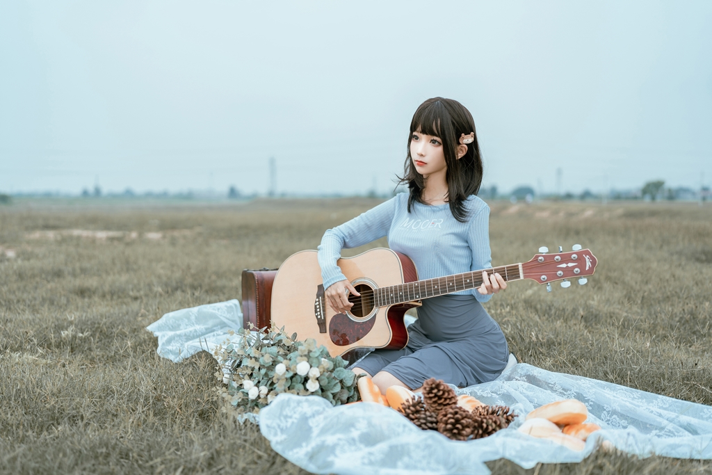 amateur photo Chunmomo-蠢沫沫-Guitar-Sister-1