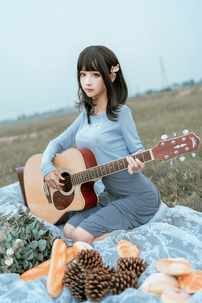 amateur photo Chunmomo-蠢沫沫-Guitar-Sister-2