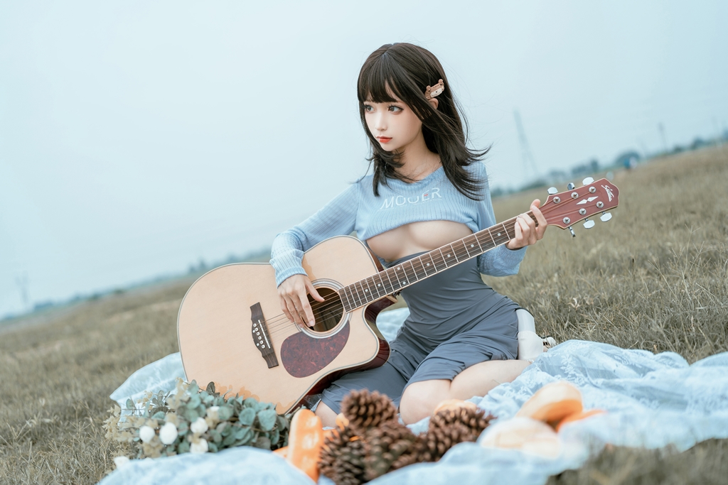 amateur photo Chunmomo-蠢沫沫-Guitar-Sister-3