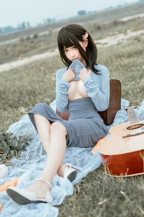 amateur pic Chunmomo-蠢沫沫-Guitar-Sister-11