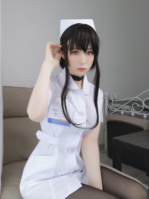 amateur pic Baiyin811 (白银81) - 长发小护士 (1)