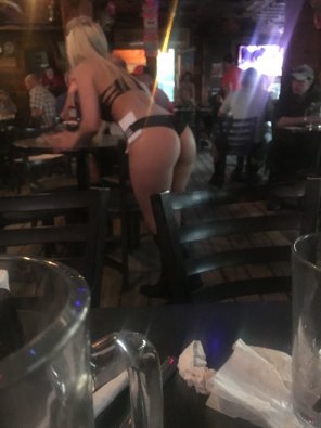 Amazing Waitress