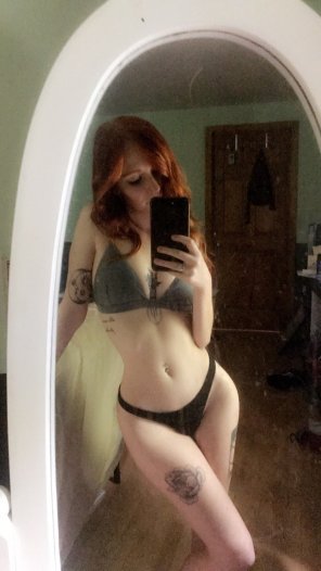 amateur photo Tatted Red