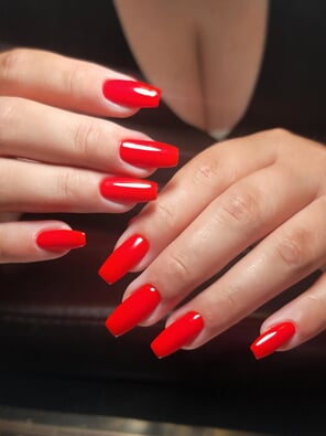 fetish-red-nails-IUz7F7