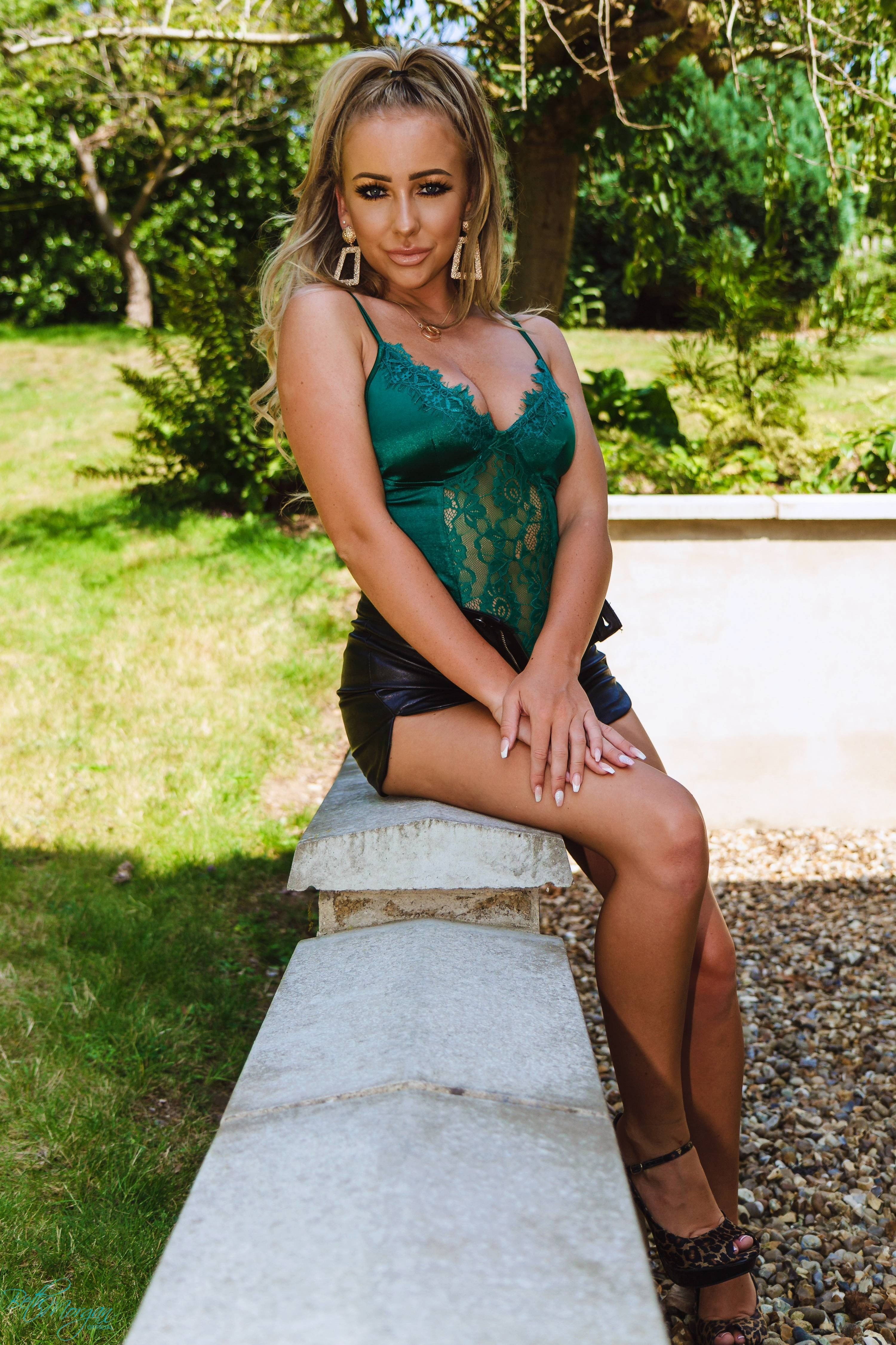 amateur photo beth_morgan_emerald_elegance_05