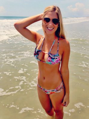 amateur photo Blonde babe at the beach.