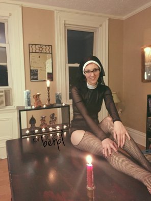 amateur pic long legged nun
