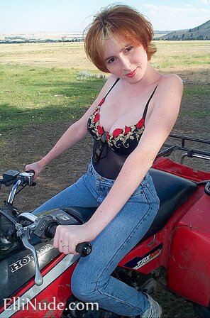 amateur pic ellinude_4wheeler-01