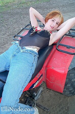 amateur pic ellinude_4wheeler-05