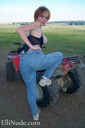 amateur pic ellinude_4wheeler-28