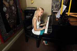 amateur pic ALS_The-Pianist_Alex-Grey_high_0006