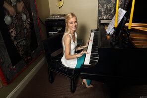 amateur pic ALS_The-Pianist_Alex-Grey_high_0007