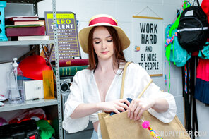 amateur pic shoplyfter_hazel_moore_008