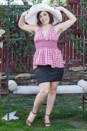 amateur pic Simone_PlaidTopSkirtOutdoors_024