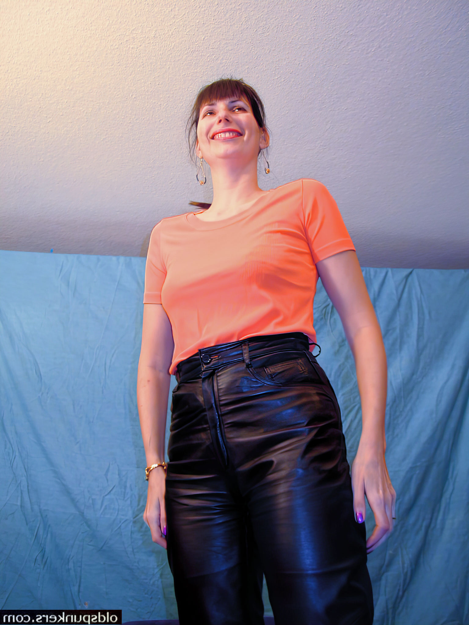 amateur photo Gabrielle-Hannah-in-Leather-pants-with-two-dildos-anal-and-pantyhose-(1)