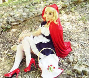 amateur photo Red Riding Hood By NaoDignity