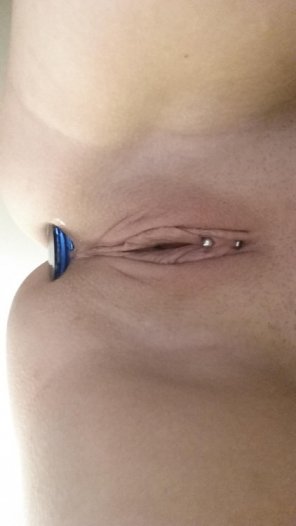 amateur pic tight pierced pussy, plugged.