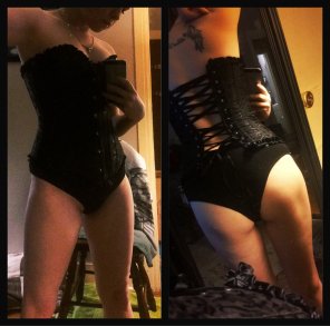 Found an old corset today! ðŸ–¤ Still fits! [f26] Do you like it? ðŸ˜˜