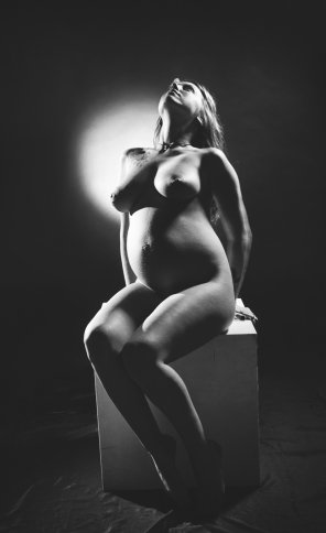 Black Beauty - Black-and-white Beauty Art model Photography Sitting 