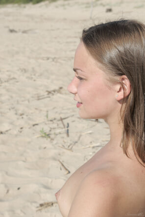 amateur pic stunning_on-a-deserted-beach_alice-d_high_0075