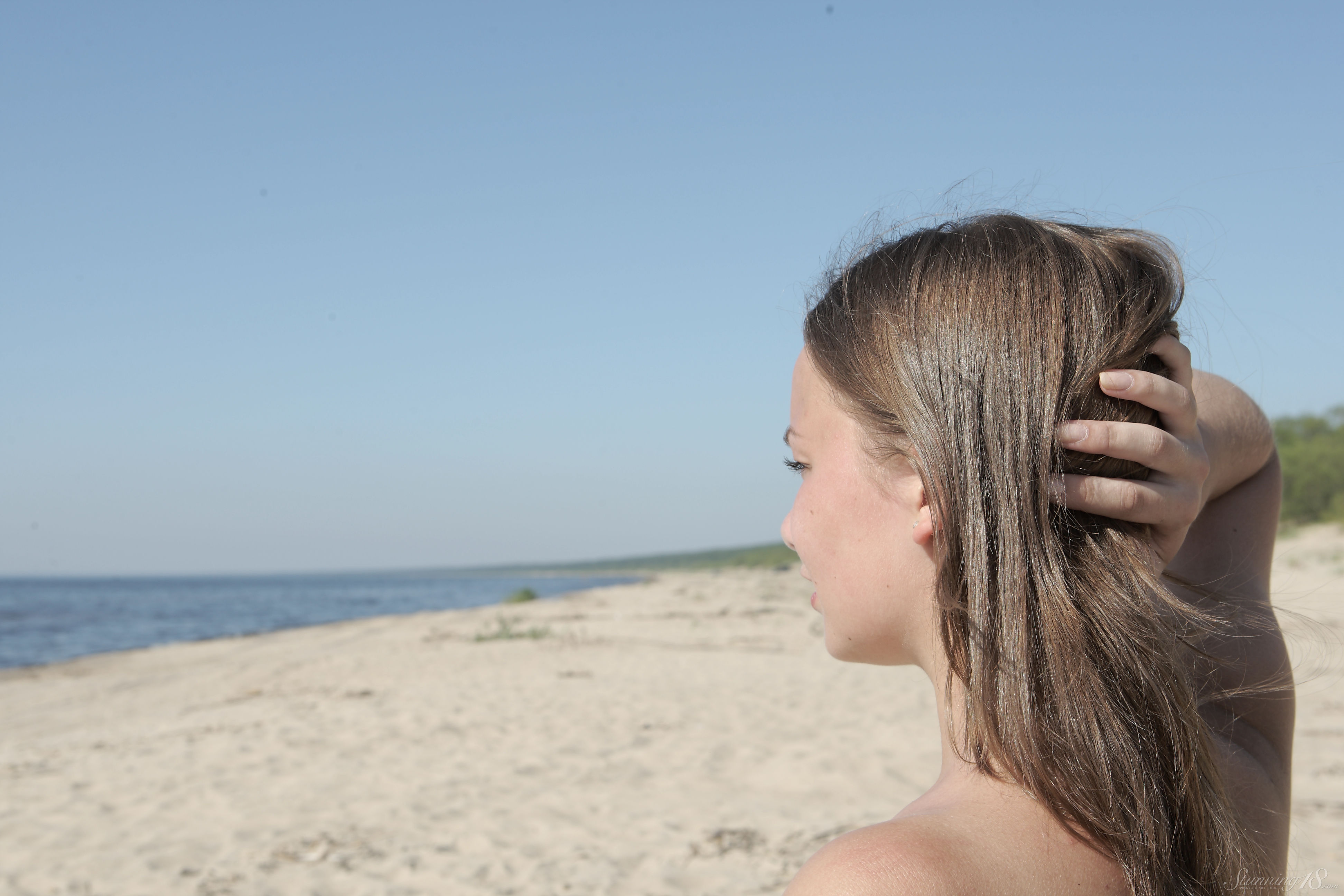 amateur photo stunning_on-a-deserted-beach_alice-d_high_0076