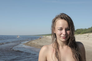 amateur pic stunning_on-a-deserted-beach_alice-d_high_0180