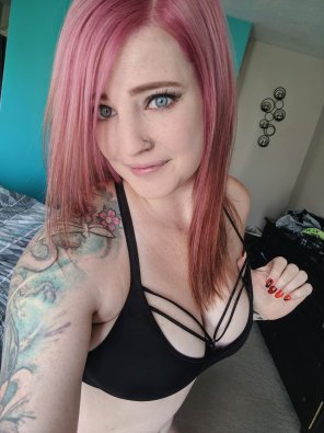 How do you feel about pink hair? Porn Pic - EPORNER 