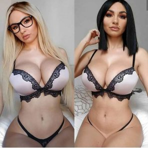 amateur pic Blonde or Black Hair