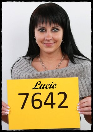amateur pic 7642 Lucie (1)