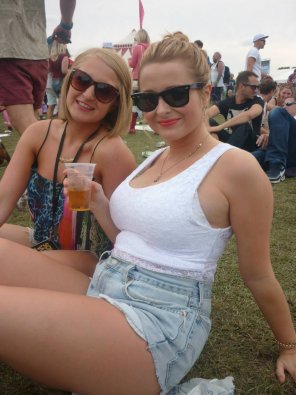 festival curves