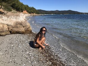 amateur pic St Tropez Secret Beach 0484-topaz-sharpen-faceai