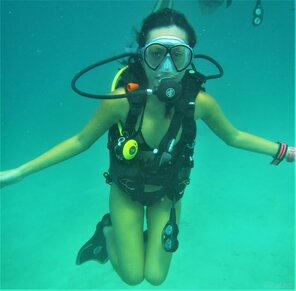 amateur pic Underwater in my WW 0610-topaz-denoise-sharpen-faceai