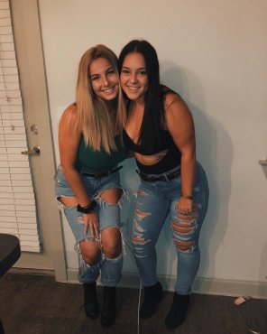 amateur pic Blonde and brunette