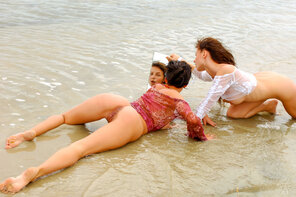 amateur pic Stunning_Aglaia---Hanging-Out-on-the-Beach_Aglaia-X--Sophronia-Q_medium_0048