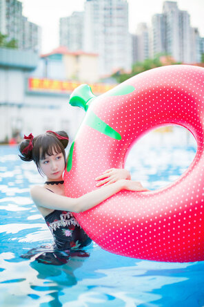 amateur pic KimemeOwO (木绵绵OwO) No. 8 - 草莓泳衣 (30)