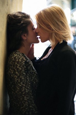 Lesbian Kiss