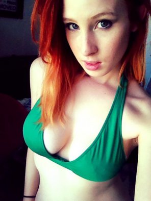 amateur pic Smoking Hot Redhead Selfie