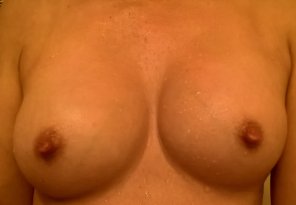 If my nipples are cold and wet, do you still think they look pretty? Or do you prefer dry, puffy, pink nipples?