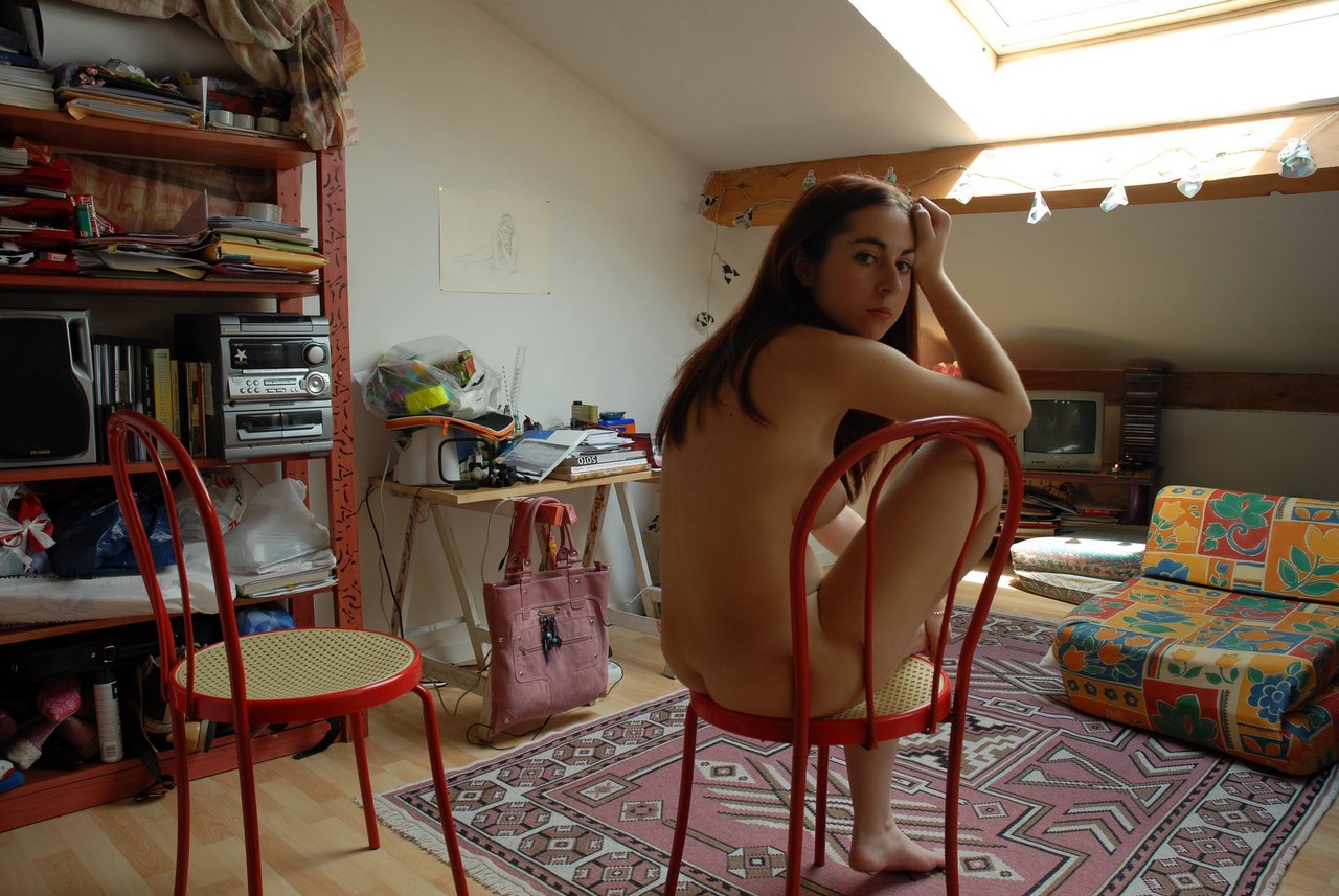 novice photo Nude_at_home_with_mother_imgsrc_31