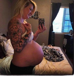amateur photo Gorgeous tattooed pregnant