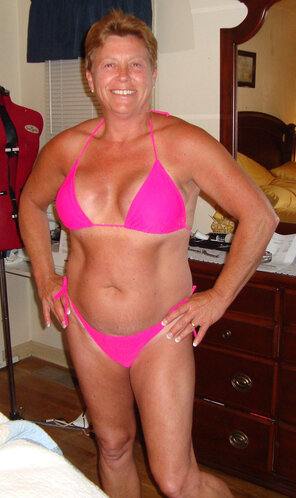 amateur pic Sexy Bikini MILFs