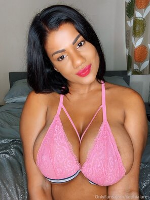 amateur pic sophialares-11-10-2019-70337421-Cum play with these