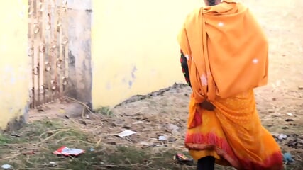 Very Awesome Indian Desi Lady Open Pissing