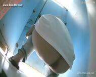 chinese girls go to toilet.317