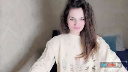 Long Hair Pretty Face Webcam Brunette Milf Show