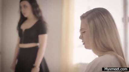 Carolina Sweets Y Whitney Wright - Se Deslizó En Un Video Xxx Completo Y Gratuito De Pure Taboo