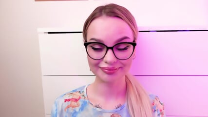 Ms.Kaminksky's Smiling & Teasing Video For All Her Viewers With Face Fetishes