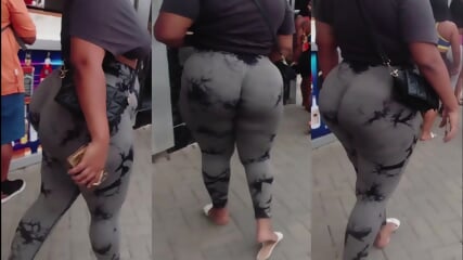 BIG ASS EBONY Mom