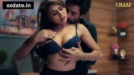 Desi Boyfriend Ne Apni Dono Hot And Sexy Girlfriends Ko Eksath Pela Lund Daal Ke